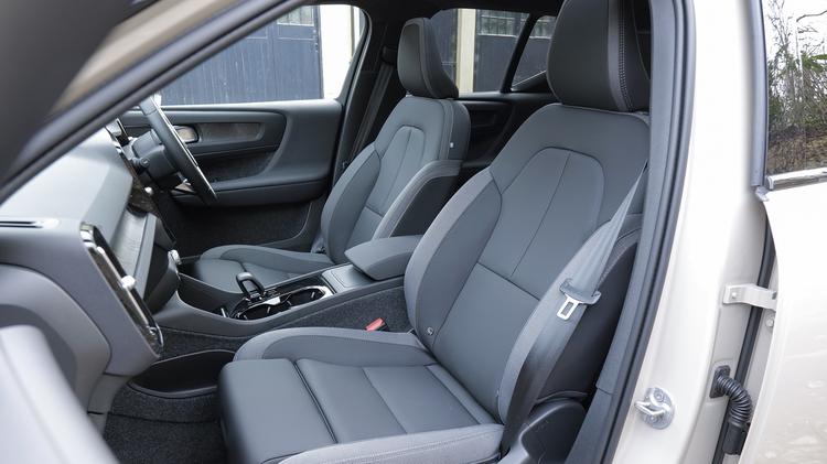 VOLVO EX40 ESTATE 185kW Extended Range Plus 82kWh 5dr Auto